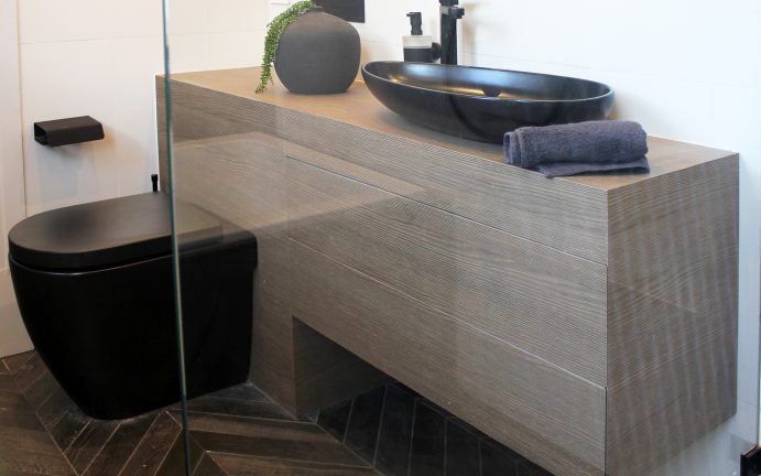 master ensuite vanity web